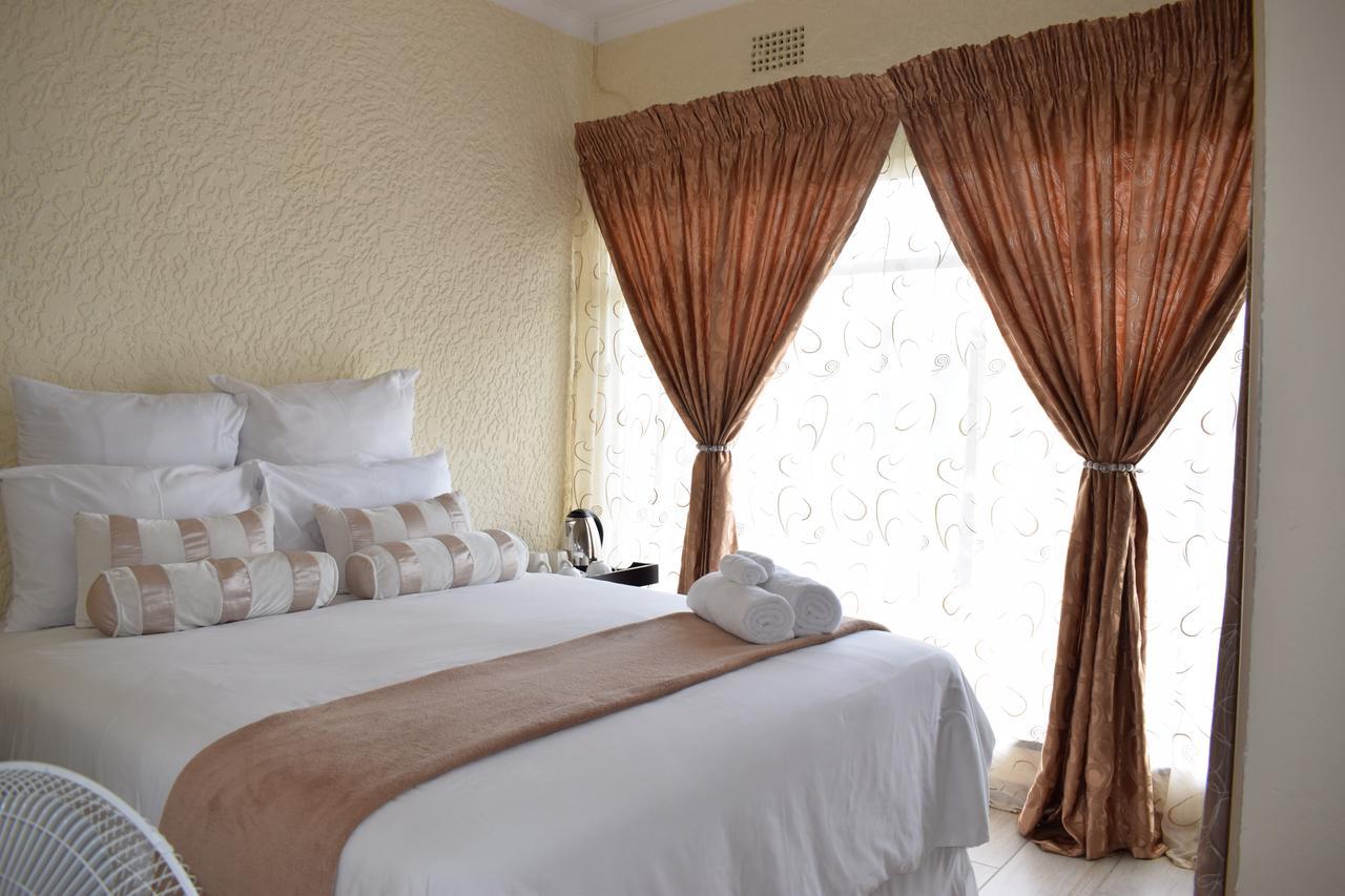 Moye Guest House Benoni Exterior foto
