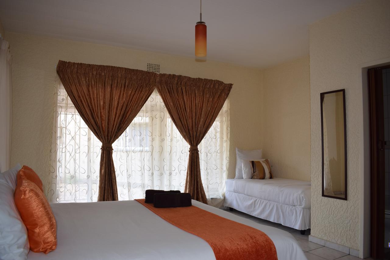 Moye Guest House Benoni Exterior foto